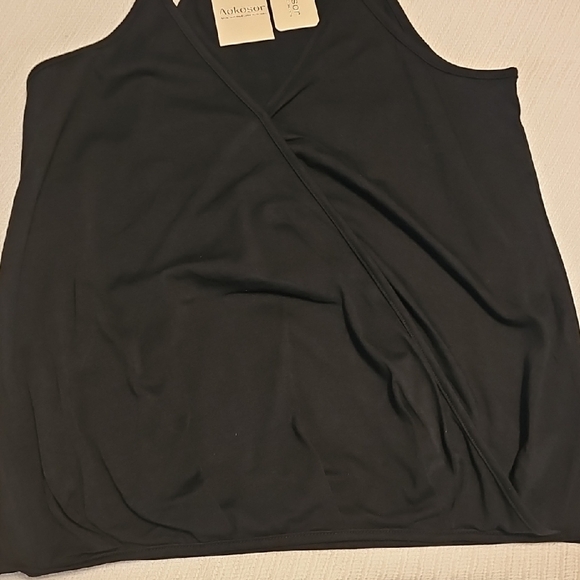 Aokosor Elegant Black Camisole - Picture 3 of 4